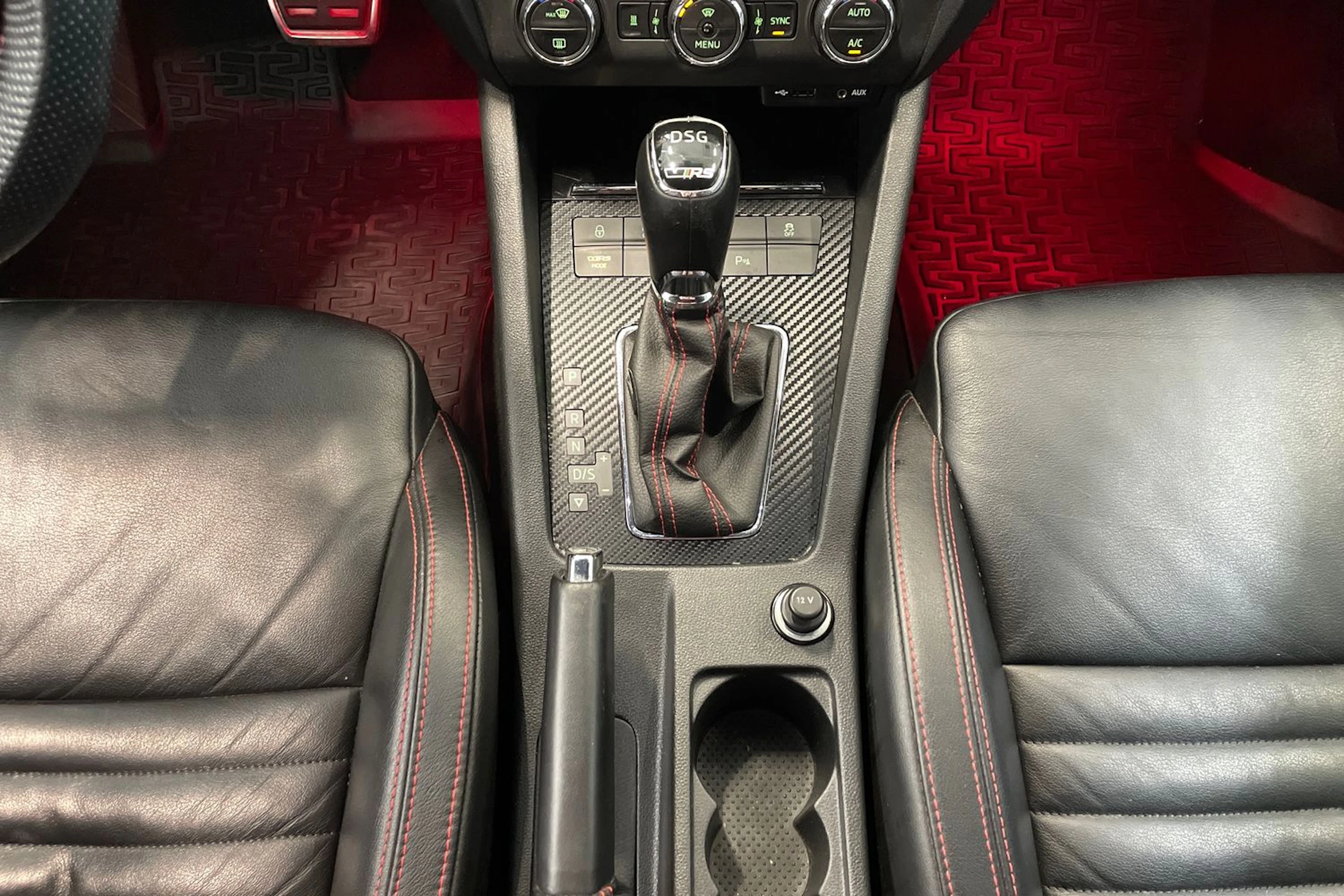 musta Skoda Octavia 2016 kuva 29.
