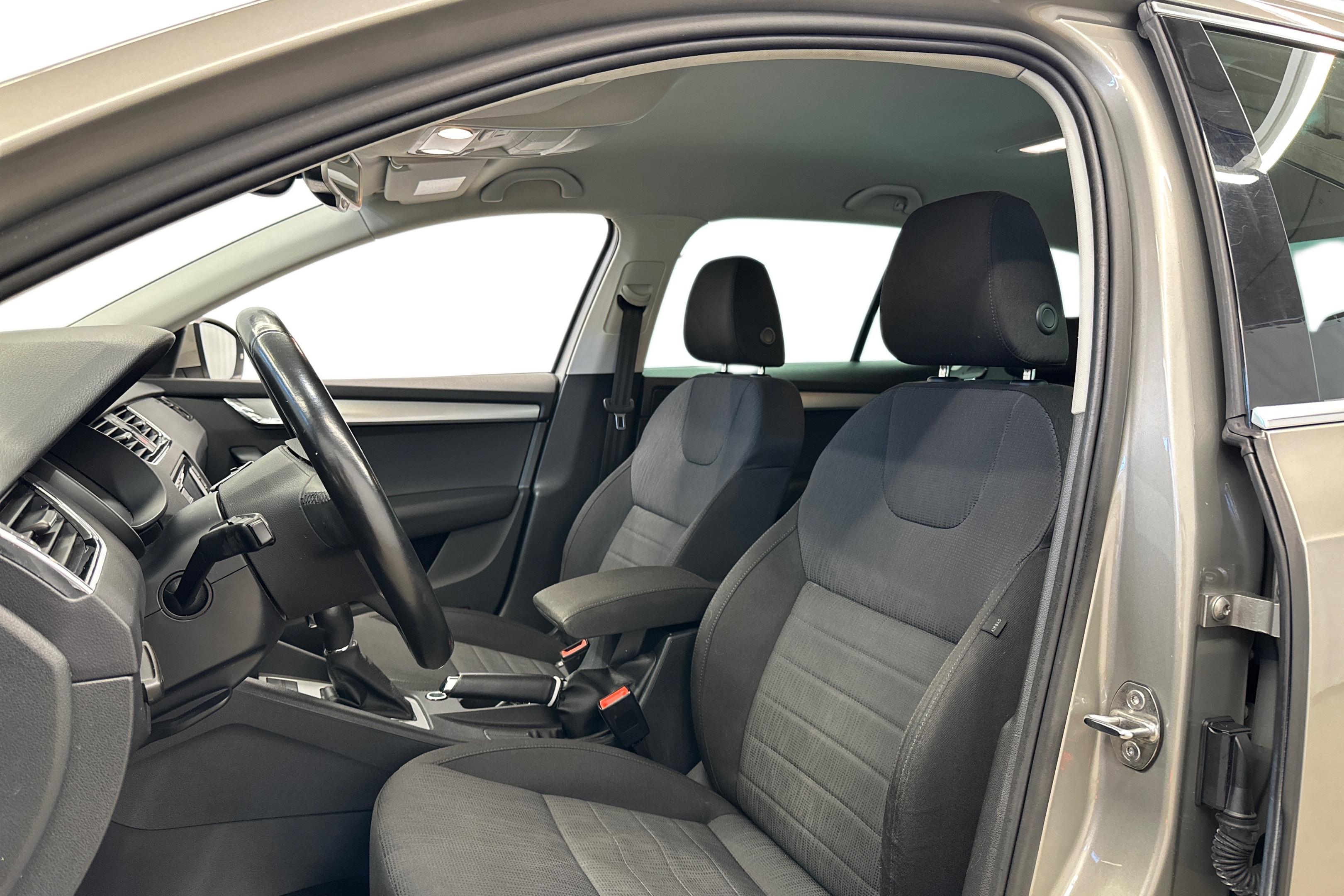 Skoda Octavia 2016, photo 6/25