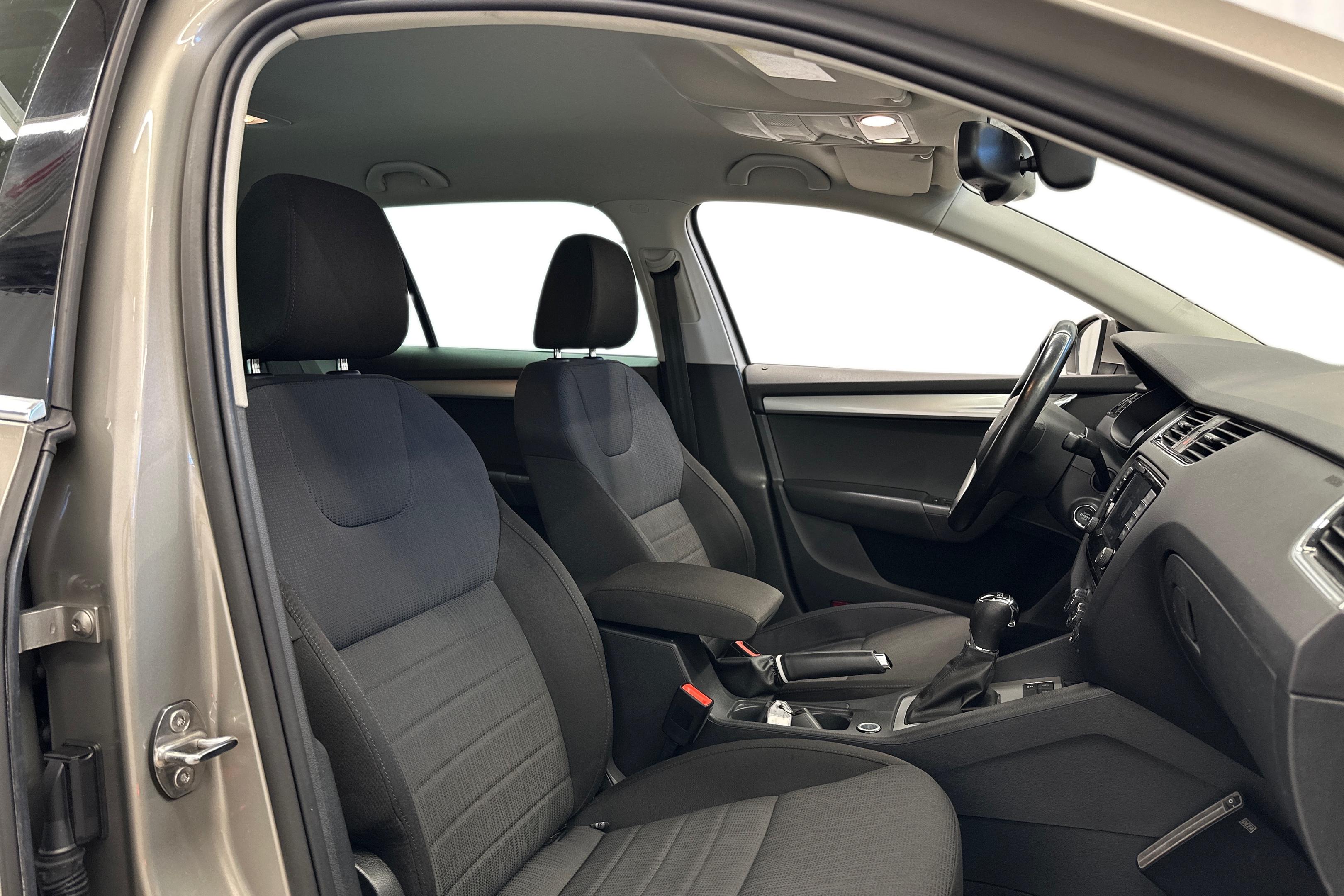Skoda Octavia 2016, photo 7/25