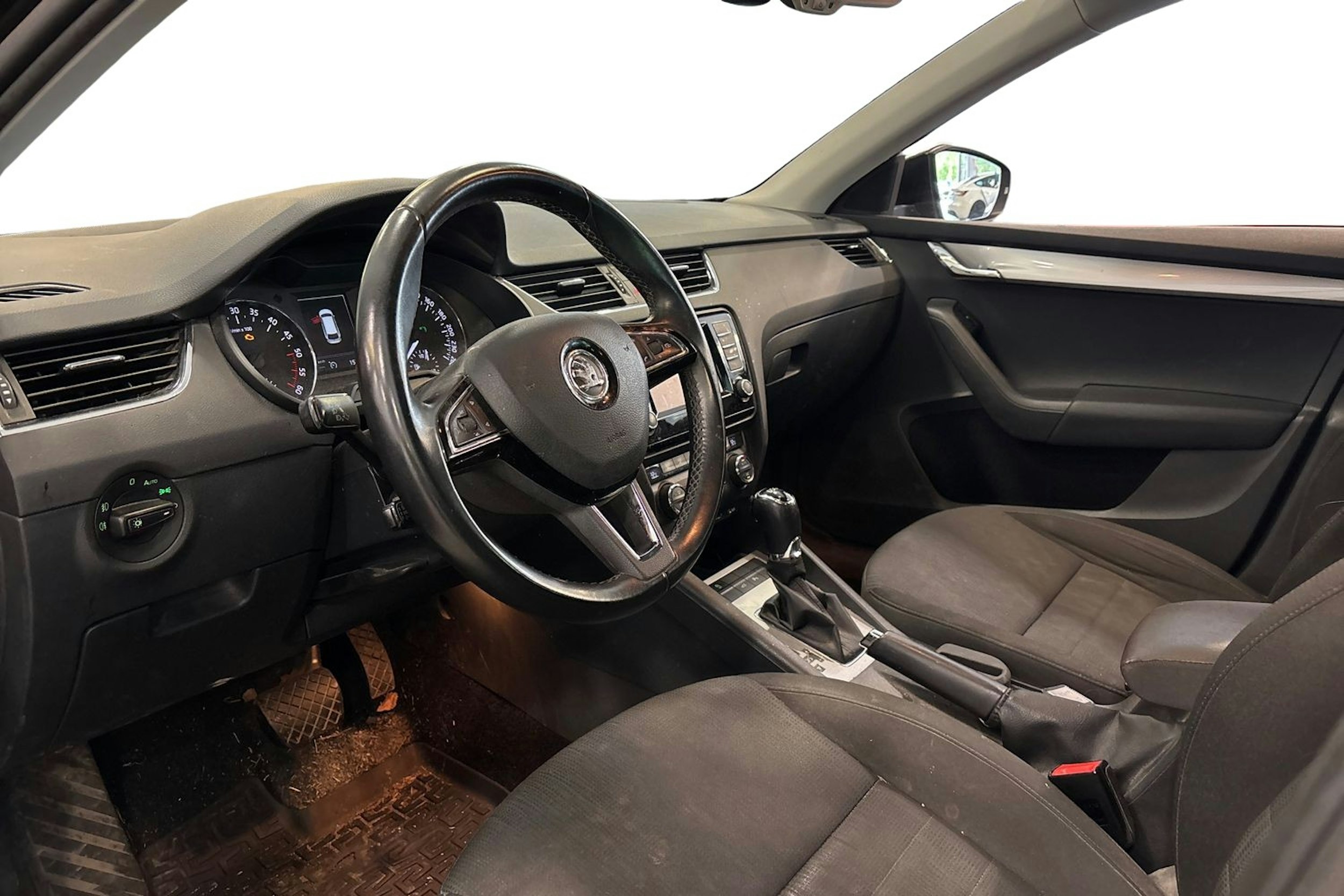 Musta Skoda OCTAVIA 2016 kuva 3.