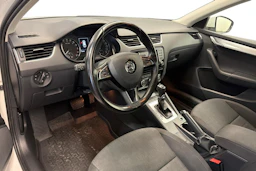 Valkoinen Skoda OCTAVIA 2016 kuva 6.