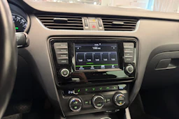 Valkoinen Skoda OCTAVIA 2016 kuva 12.