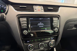 Valkoinen Skoda OCTAVIA 2016 kuva 13.