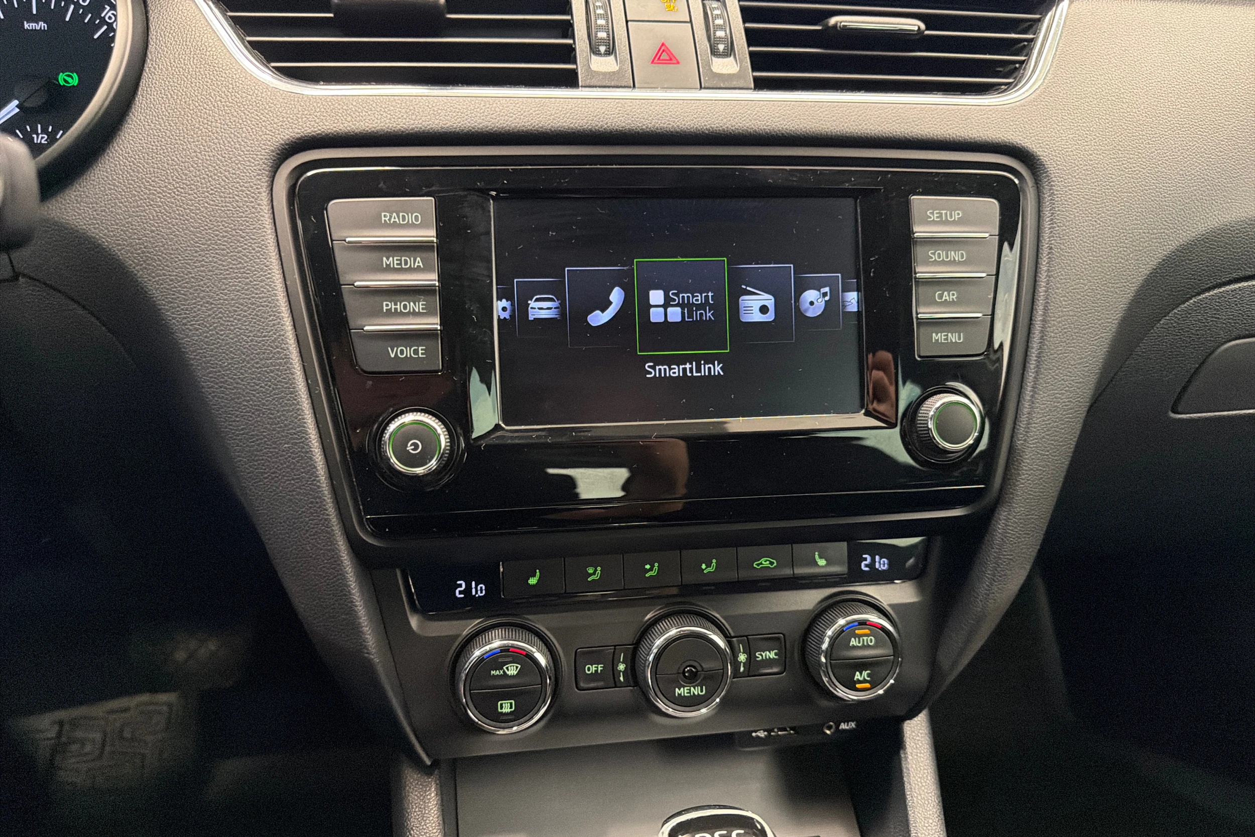 Valkoinen Skoda OCTAVIA 2016 kuva 14.
