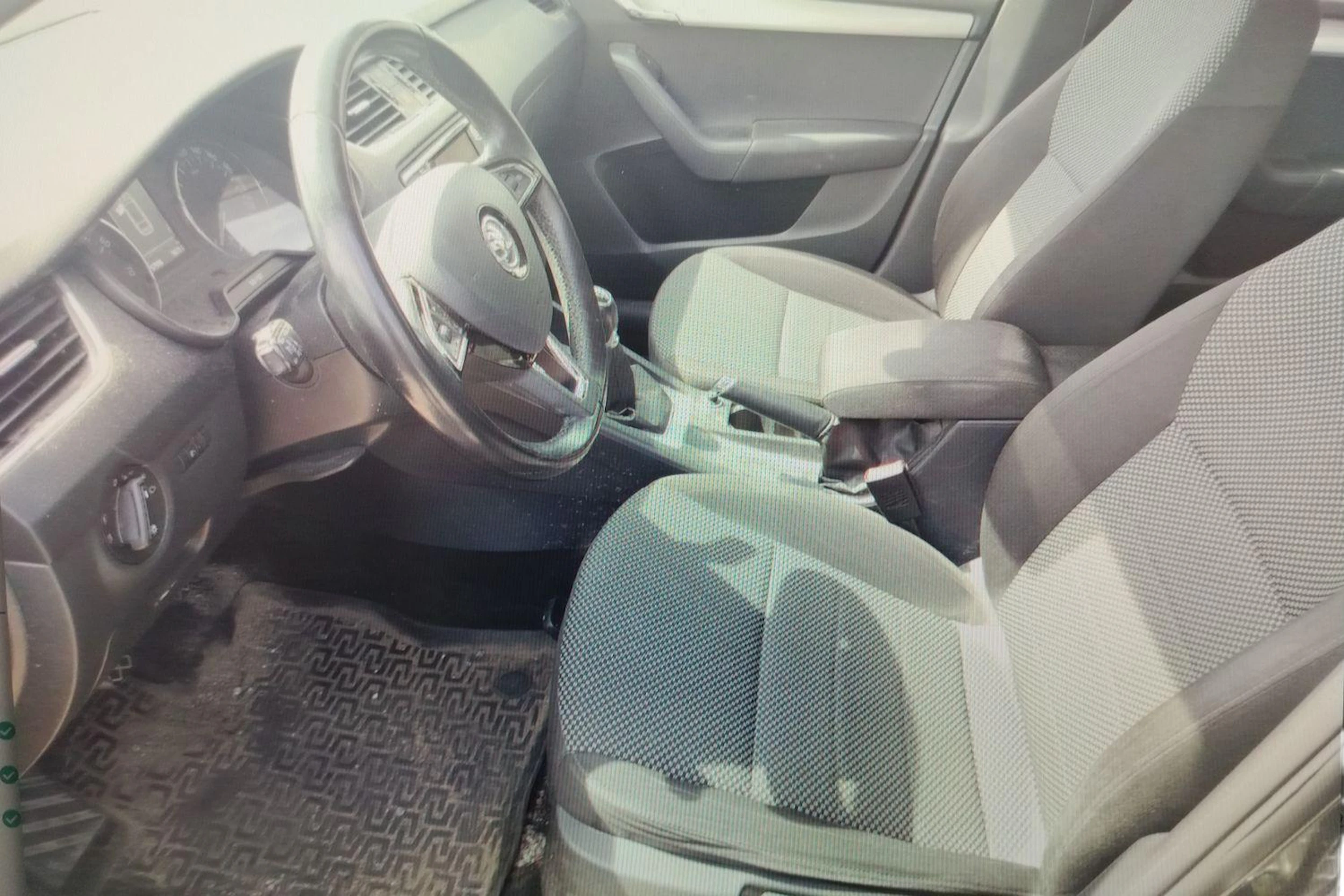 harmaa Skoda Octavia 2016 kuva 3.