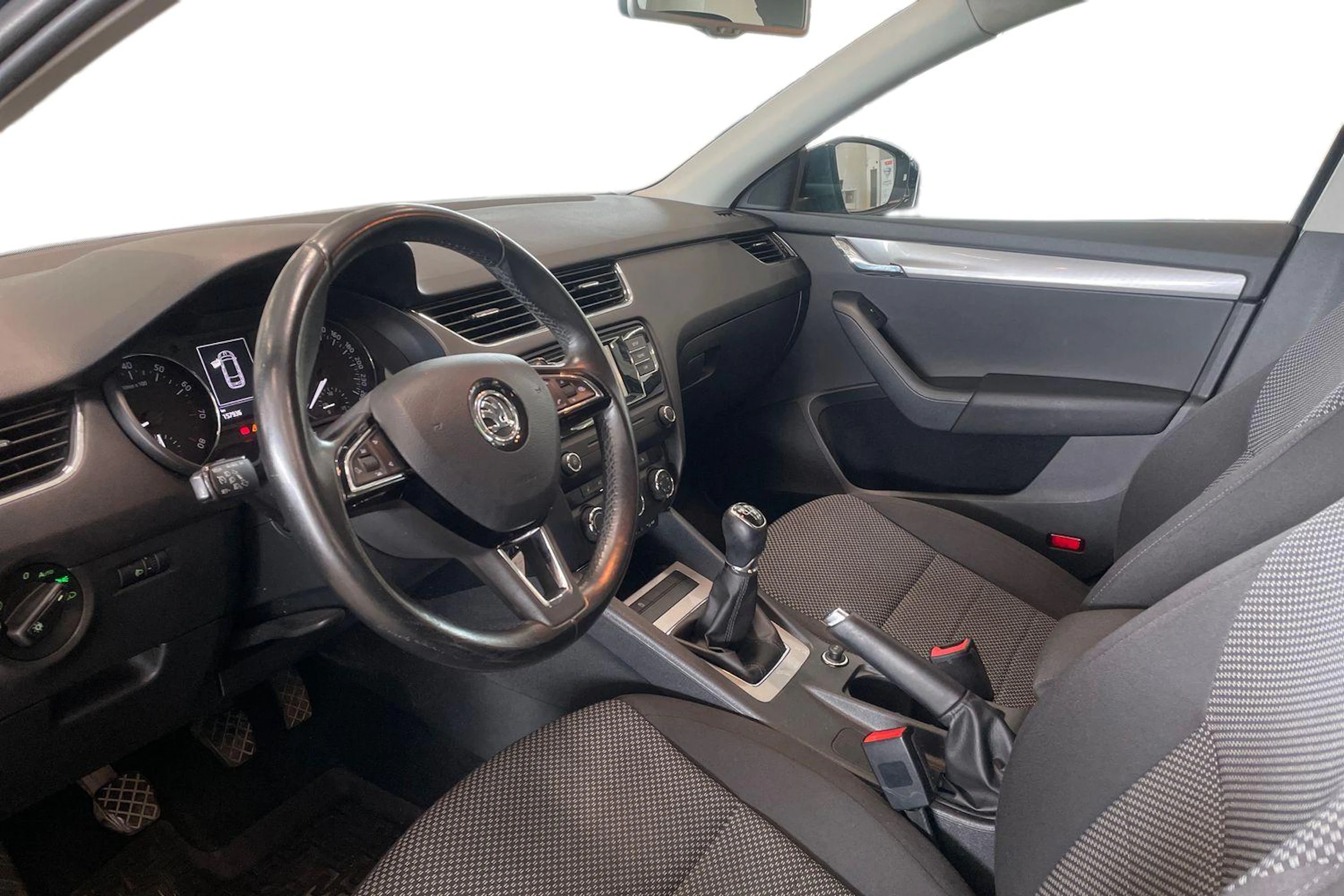 harmaa Skoda Octavia 2016 kuva 8.