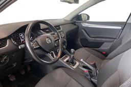 harmaa Skoda Octavia 2016 kuva 8.