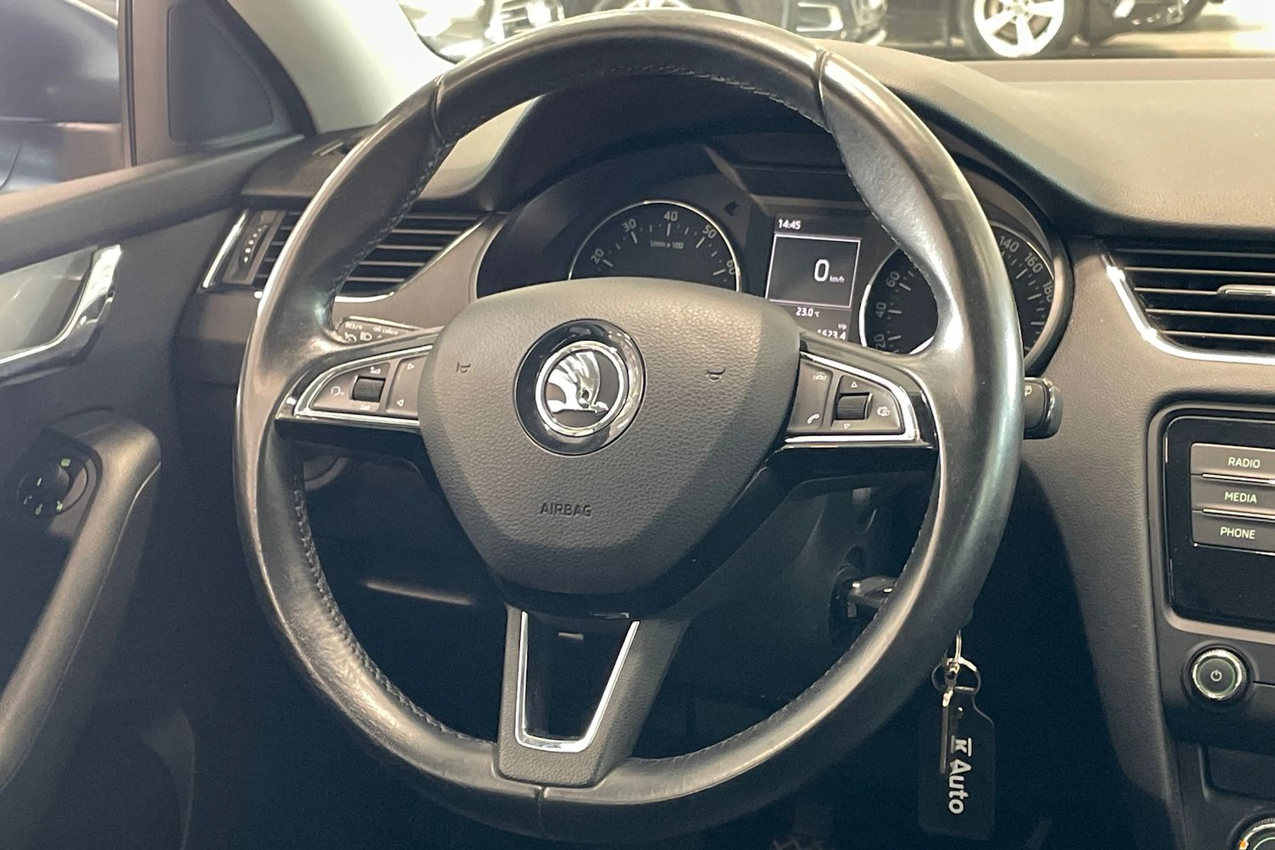 harmaa Skoda Octavia 2016 kuva 15.