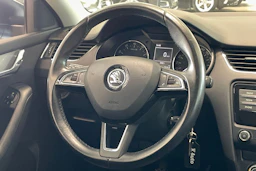 harmaa Skoda Octavia 2016 kuva 15.