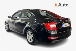 Musta Skoda OCTAVIA 2016 kuva 2.