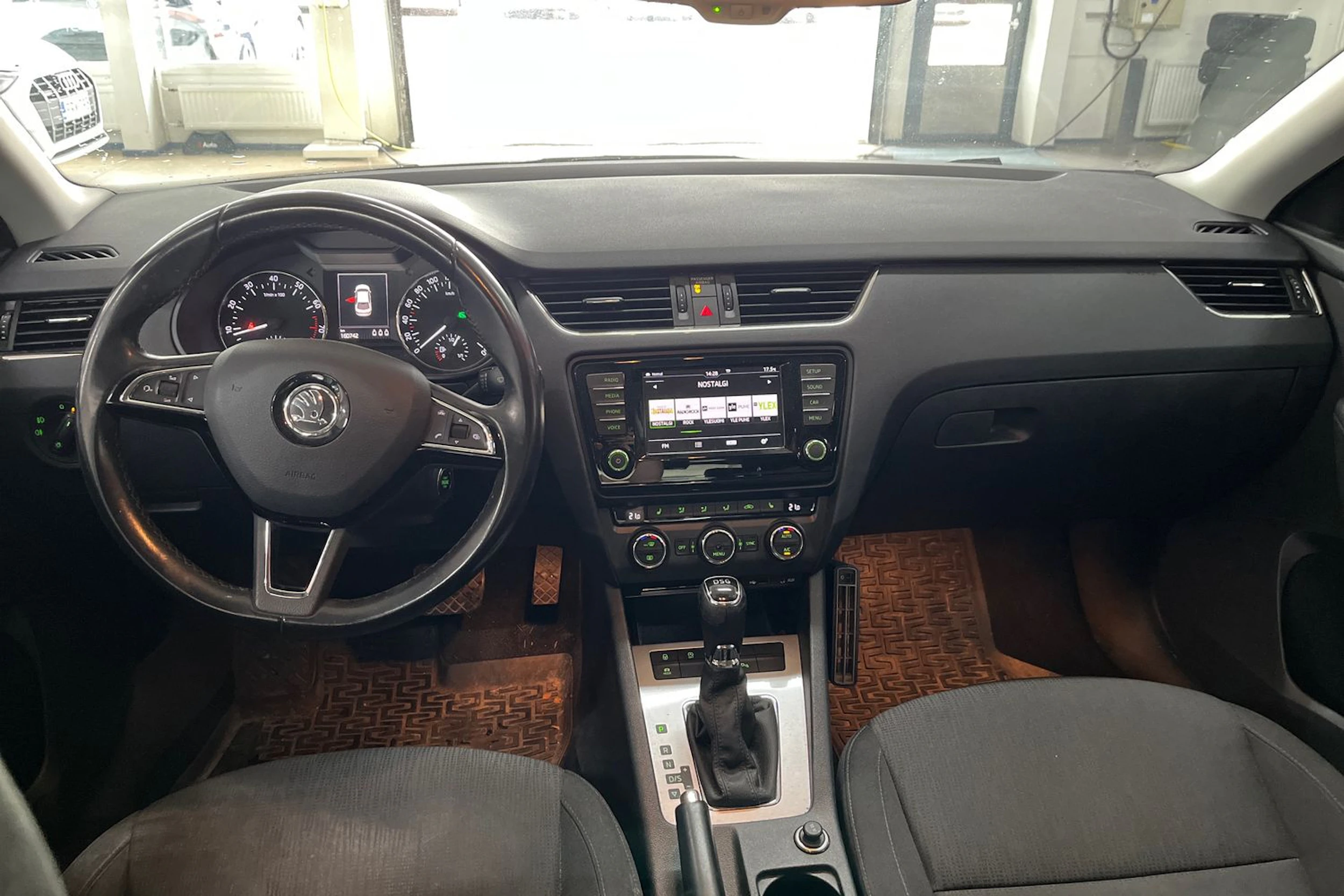 Musta Skoda OCTAVIA 2016 kuva 4.