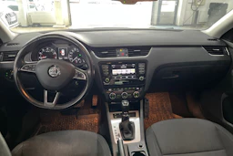 Musta Skoda OCTAVIA 2016 kuva 4.