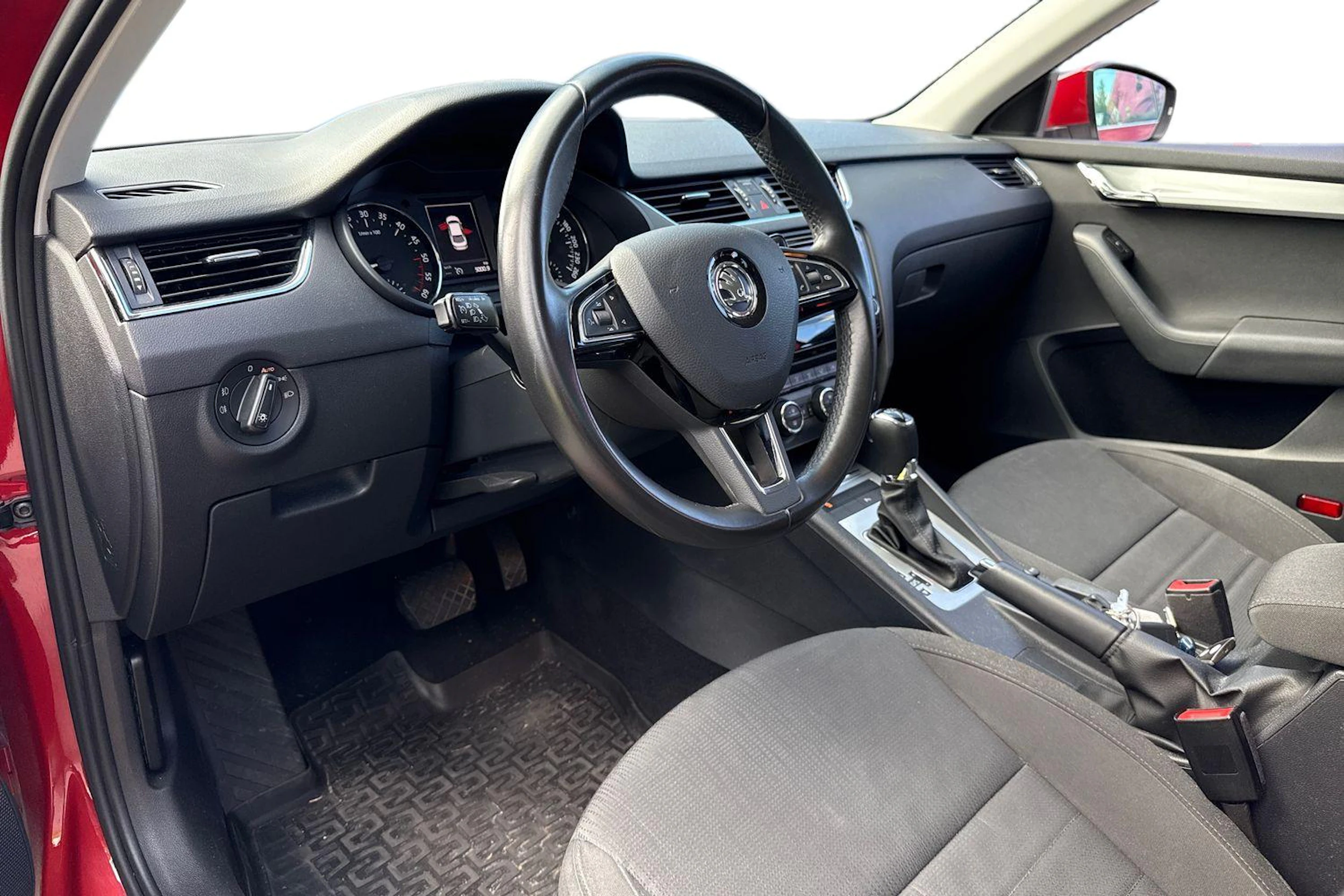 punainen Skoda Octavia 2016 kuva 3.