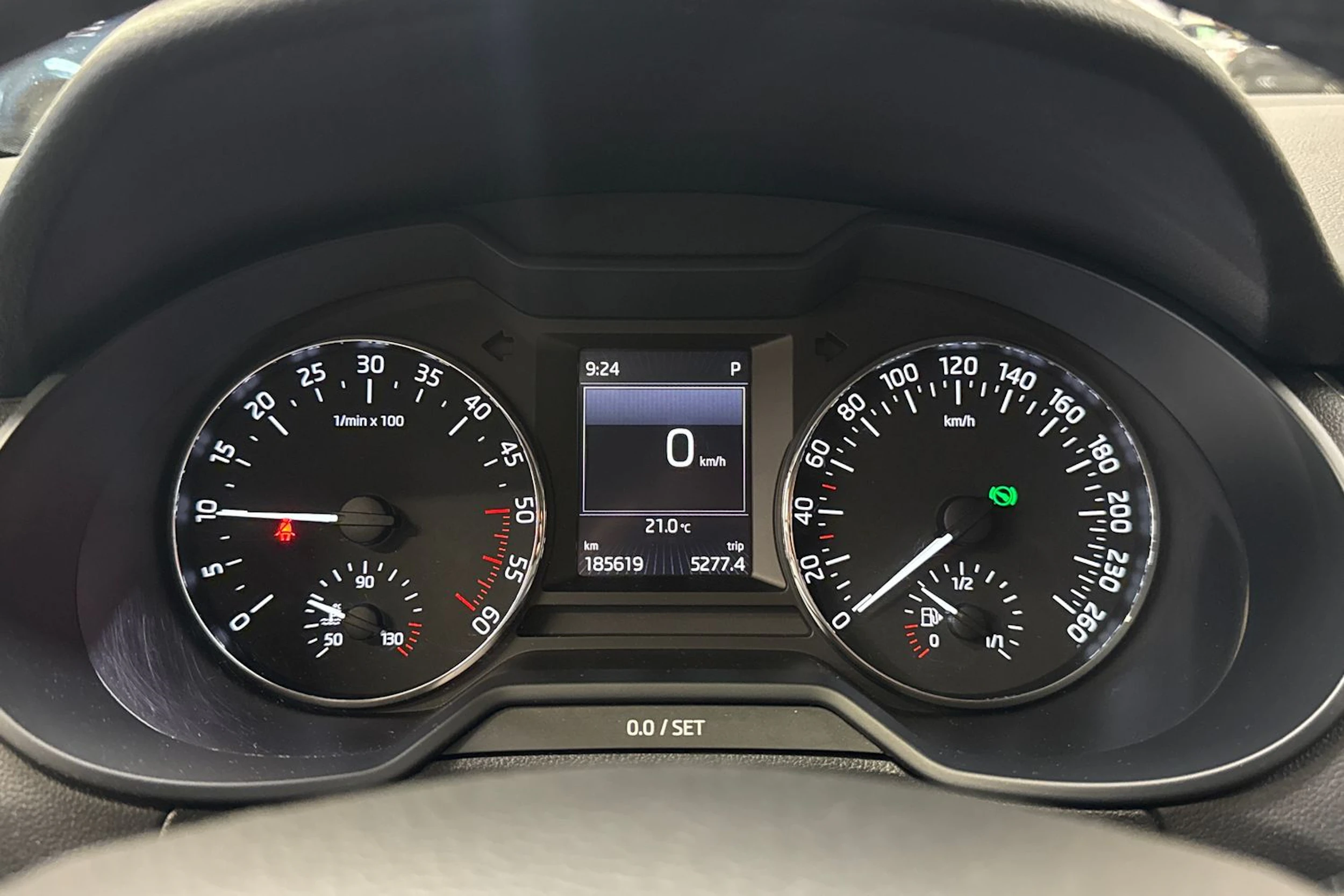 punainen Skoda Octavia 2016 kuva 14.