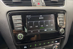 punainen Skoda Octavia 2016 kuva 15.