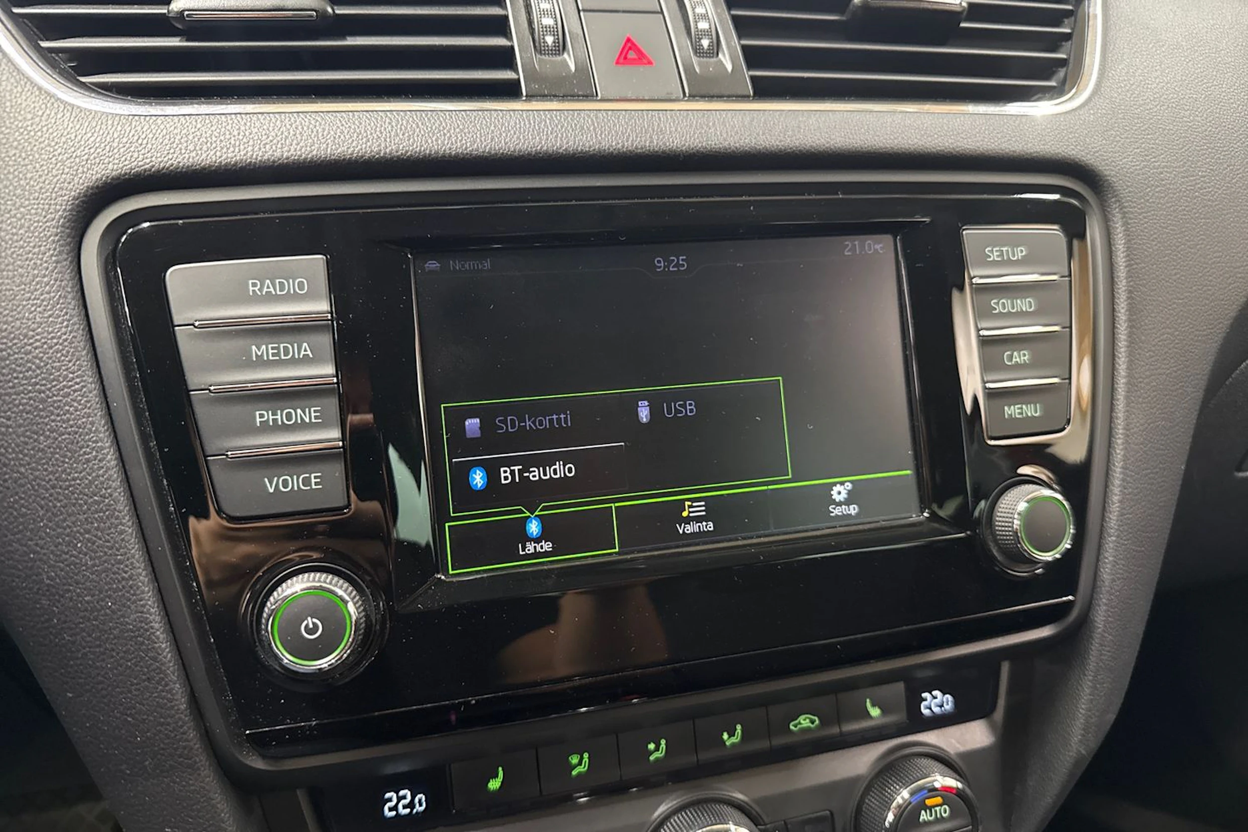 punainen Skoda Octavia 2016 kuva 17.