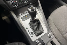 punainen Skoda Octavia 2016 kuva 19.