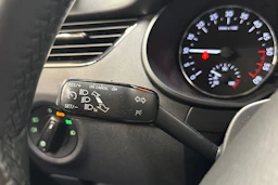punainen Skoda Octavia 2016 kuva 20.