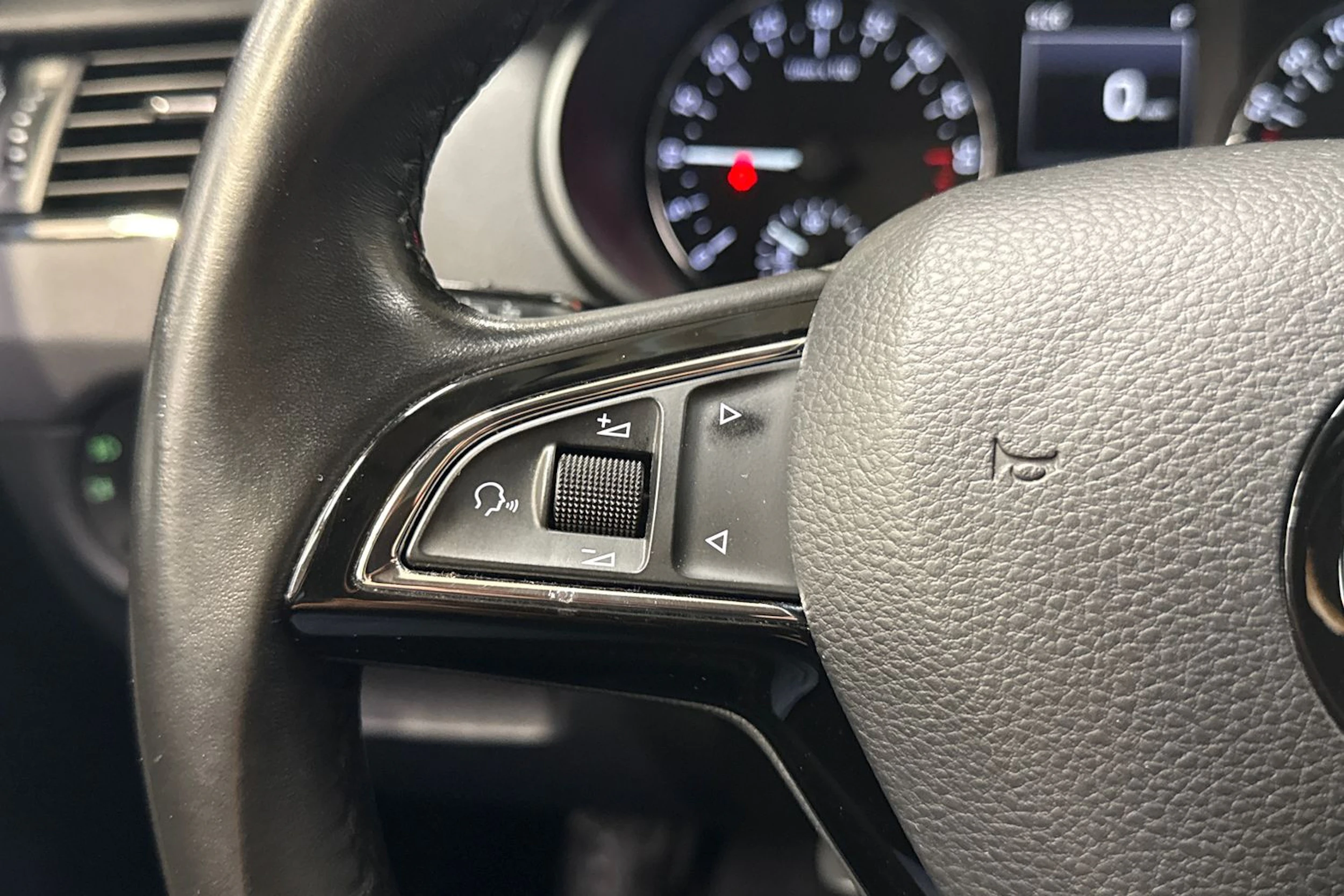 punainen Skoda Octavia 2016 kuva 23.