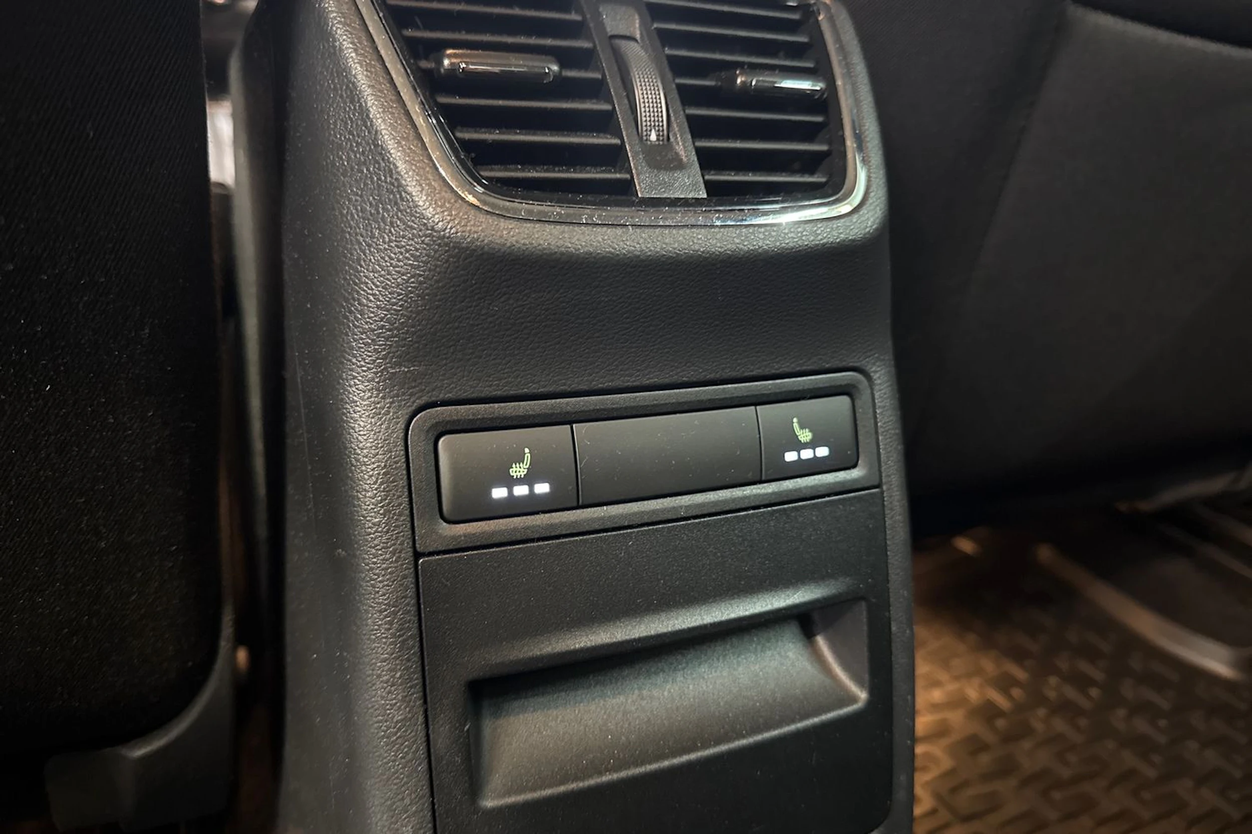 punainen Skoda Octavia 2016 kuva 27.
