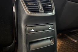 punainen Skoda Octavia 2016 kuva 27.