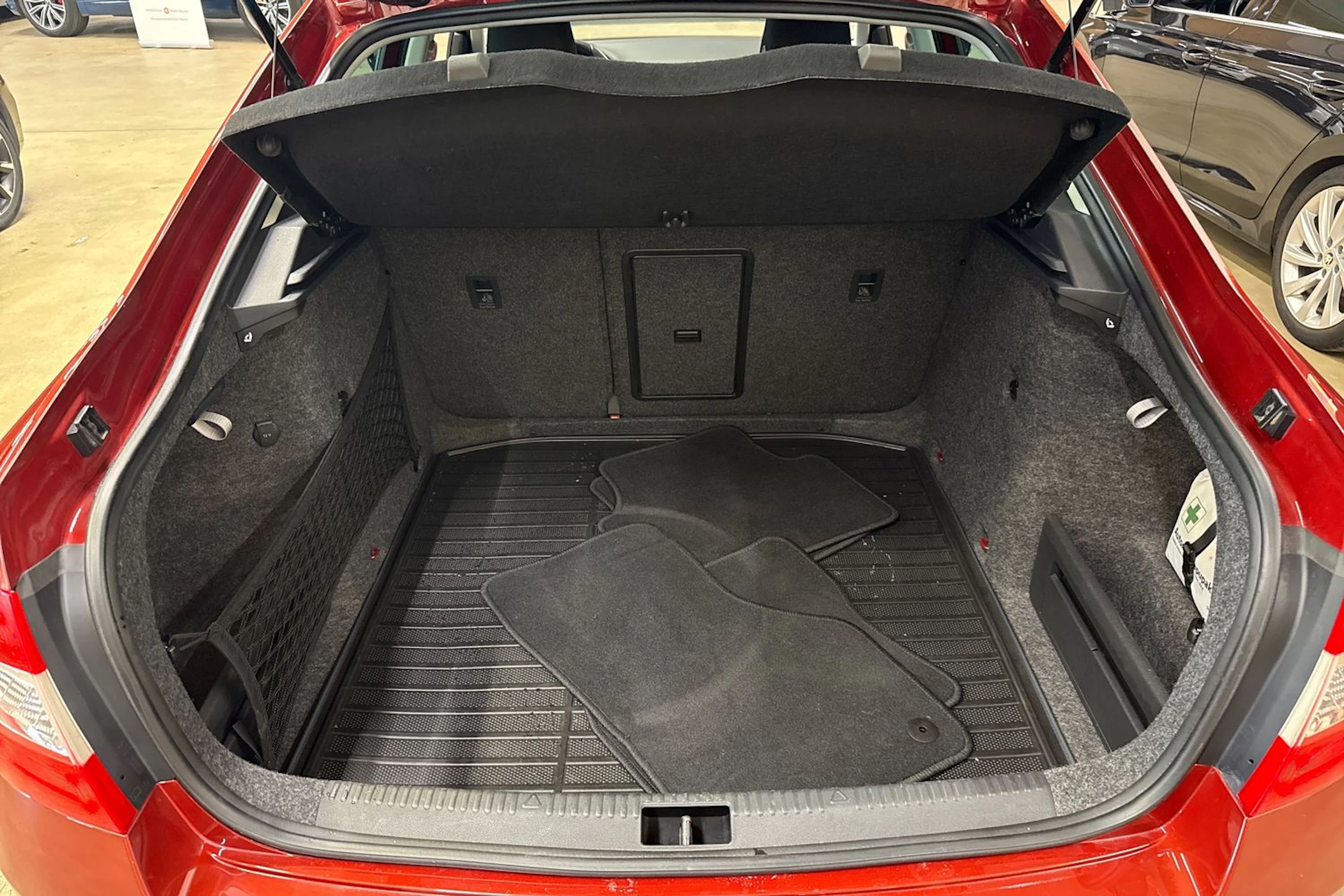 punainen Skoda Octavia 2016 kuva 28.