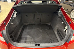 punainen Skoda Octavia 2016 kuva 28.