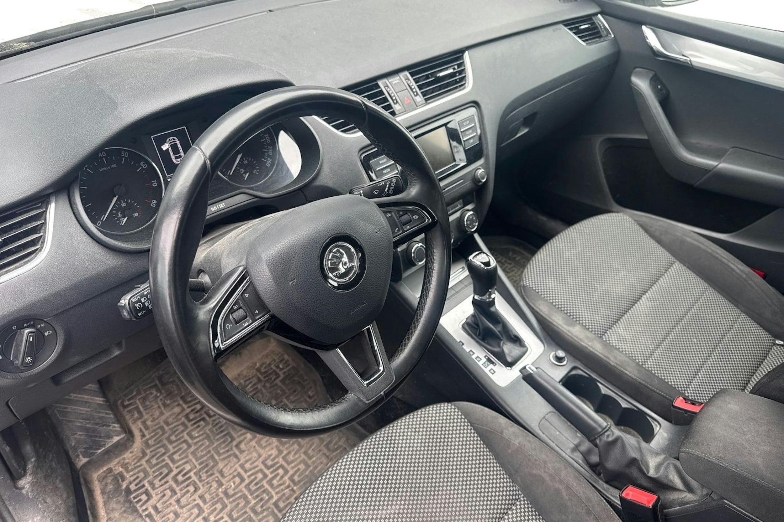valkoinen Skoda Octavia 2016 kuva 3.