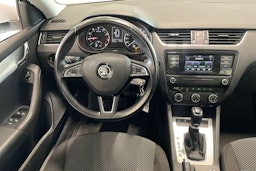 valkoinen Skoda Octavia 2016 kuva 9.