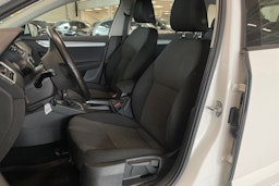 valkoinen Skoda Octavia 2016 kuva 14.