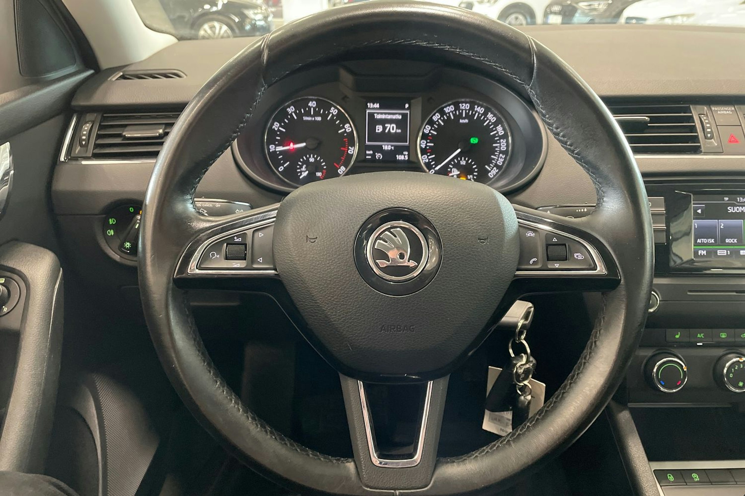 valkoinen Skoda Octavia 2016 kuva 15.