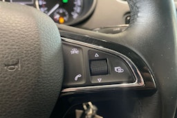 valkoinen Skoda Octavia 2016 kuva 16.