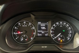 valkoinen Skoda Octavia 2016 kuva 18.