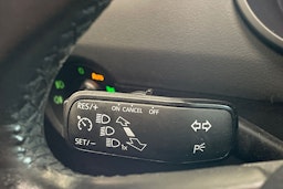 valkoinen Skoda Octavia 2016 kuva 19.