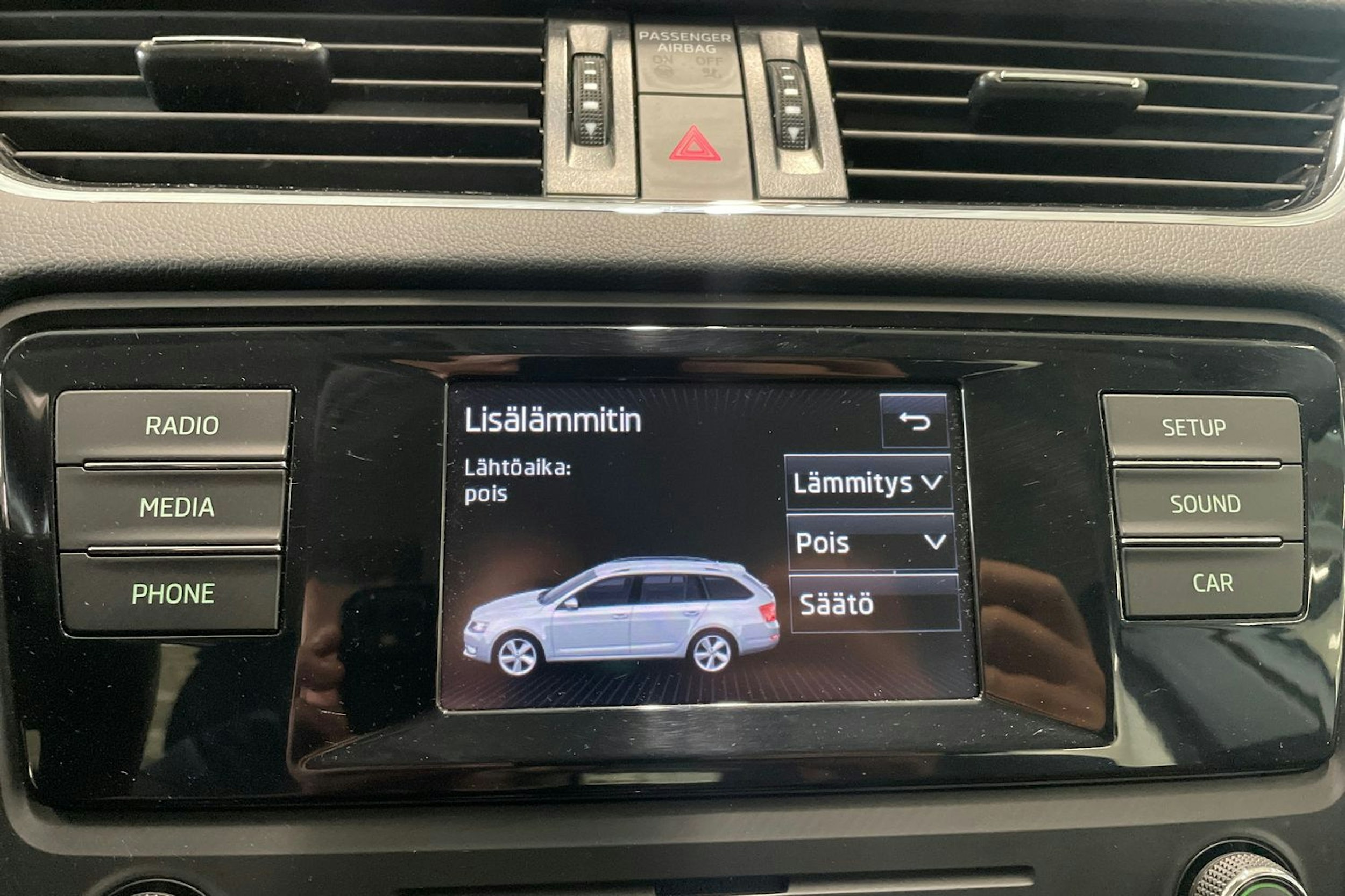 valkoinen Skoda Octavia 2016 kuva 26.