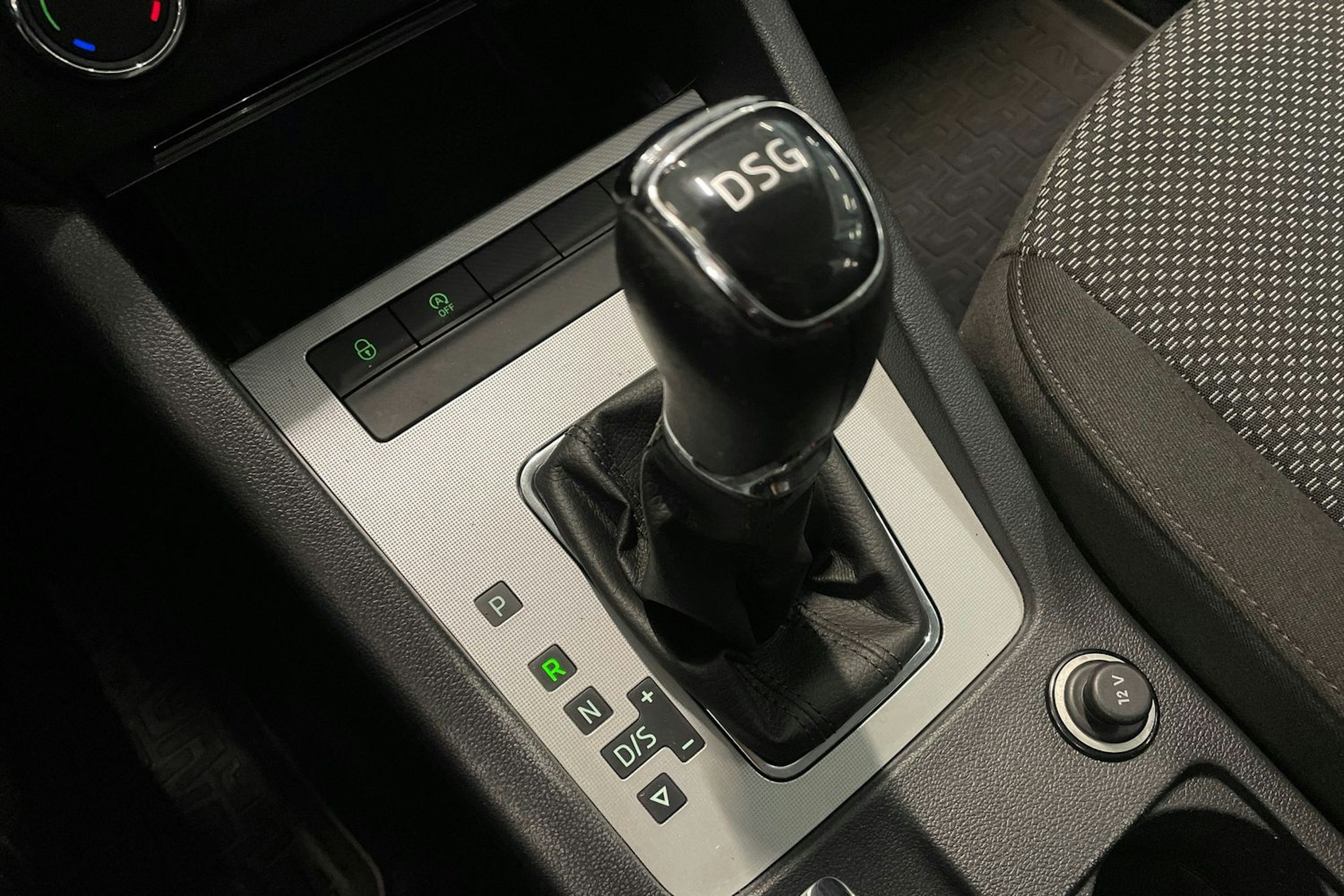 valkoinen Skoda Octavia 2016 kuva 29.