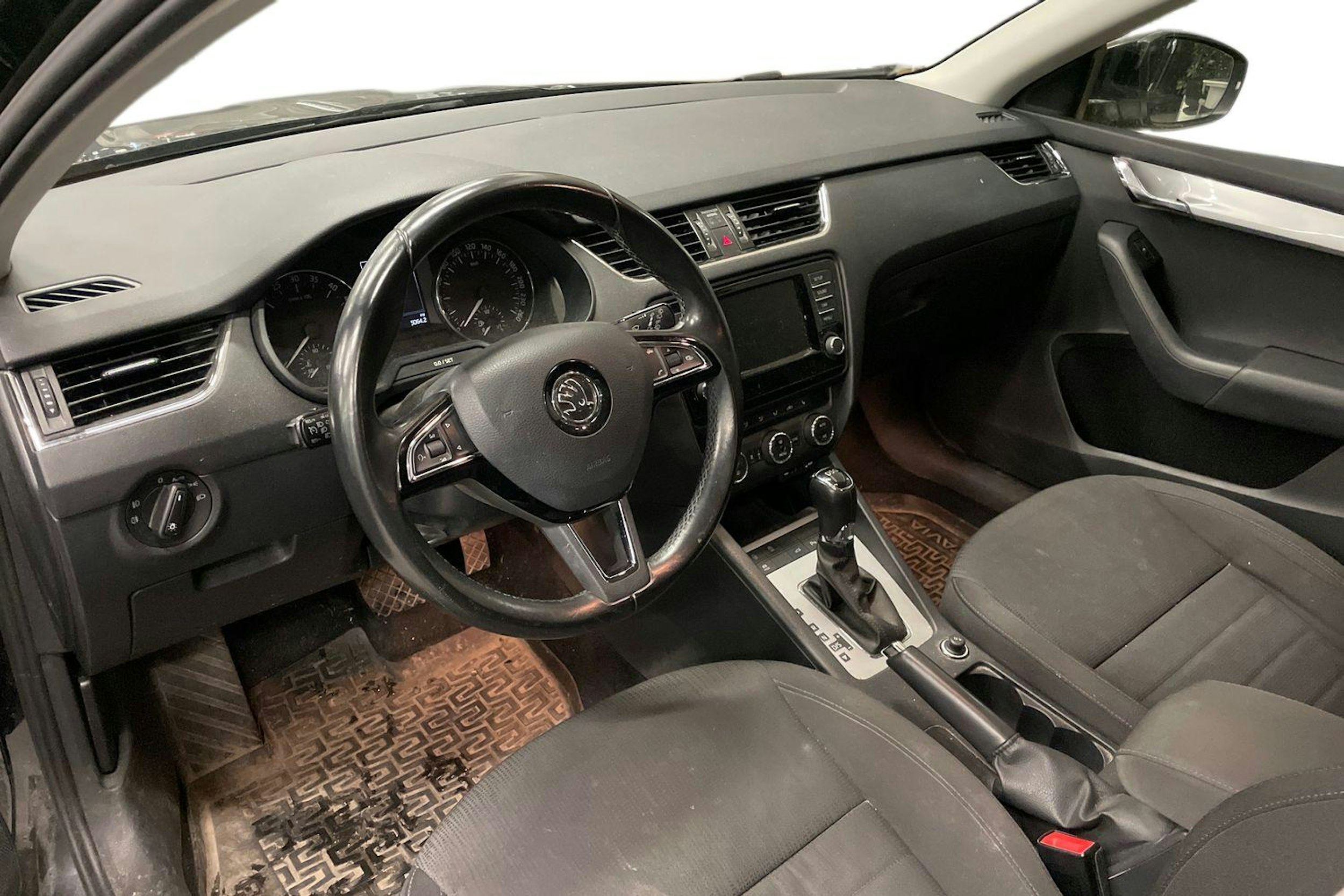 Musta Skoda OCTAVIA 2016 kuva 3.