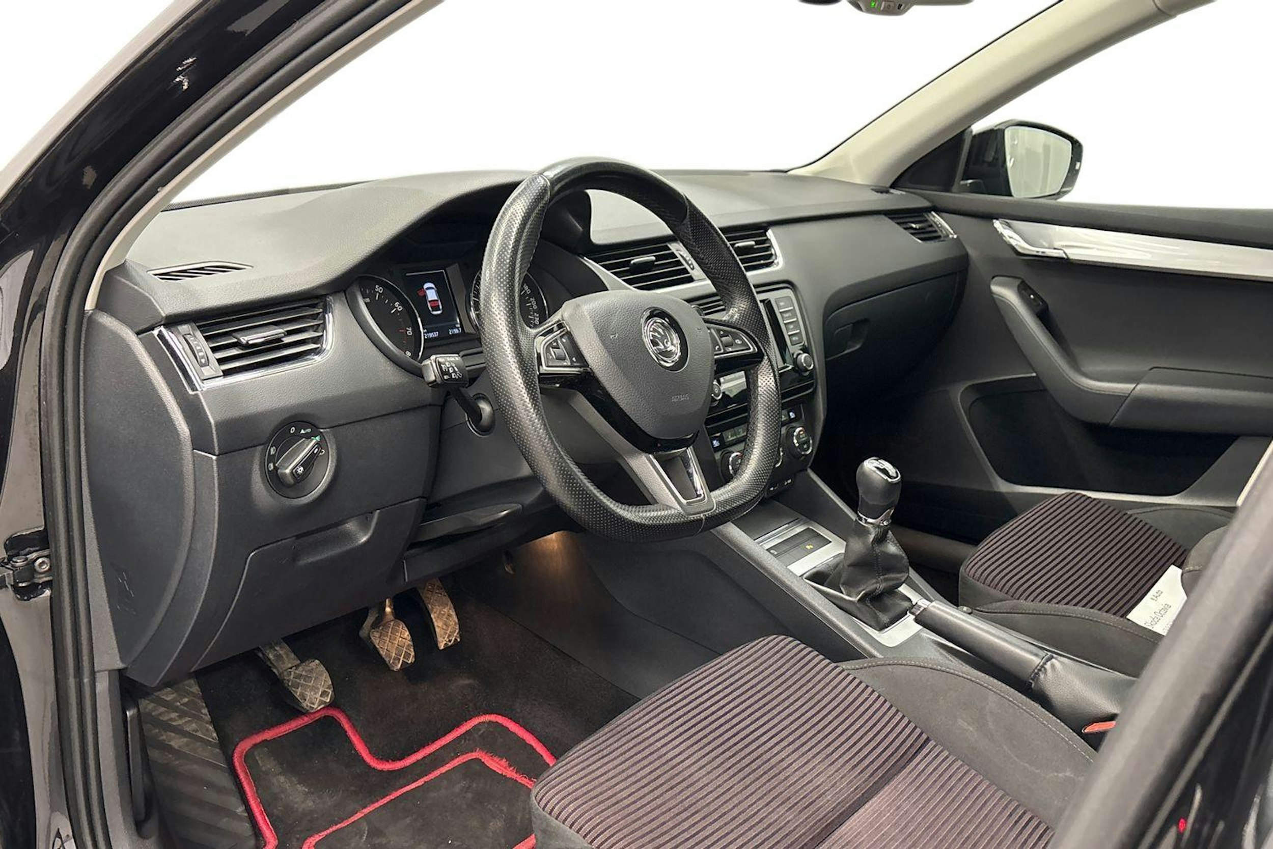 musta Skoda Octavia 2016 kuva 7.