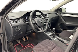 musta Skoda Octavia 2016 kuva 7.