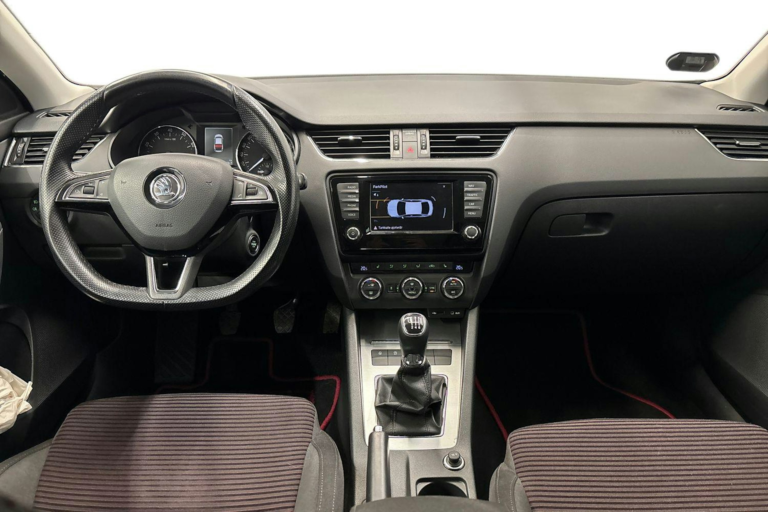 musta Skoda Octavia 2016 kuva 9.