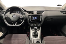 musta Skoda Octavia 2016 kuva 9.