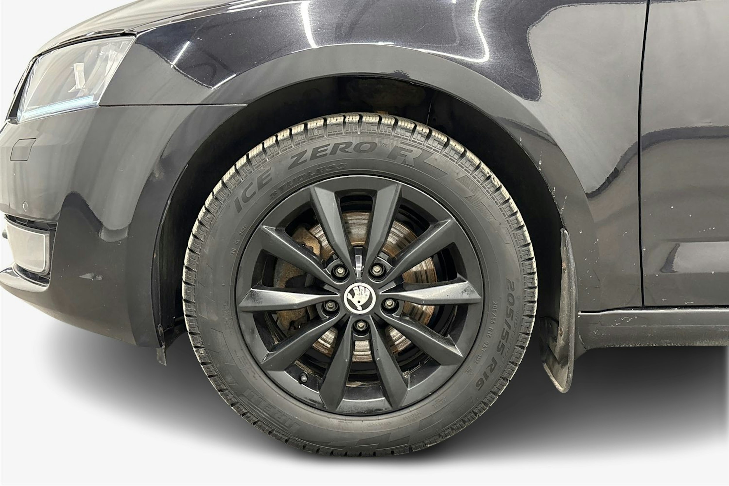 musta Skoda Octavia 2016 kuva 11.