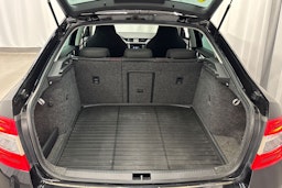 musta Skoda Octavia 2016 kuva 15.