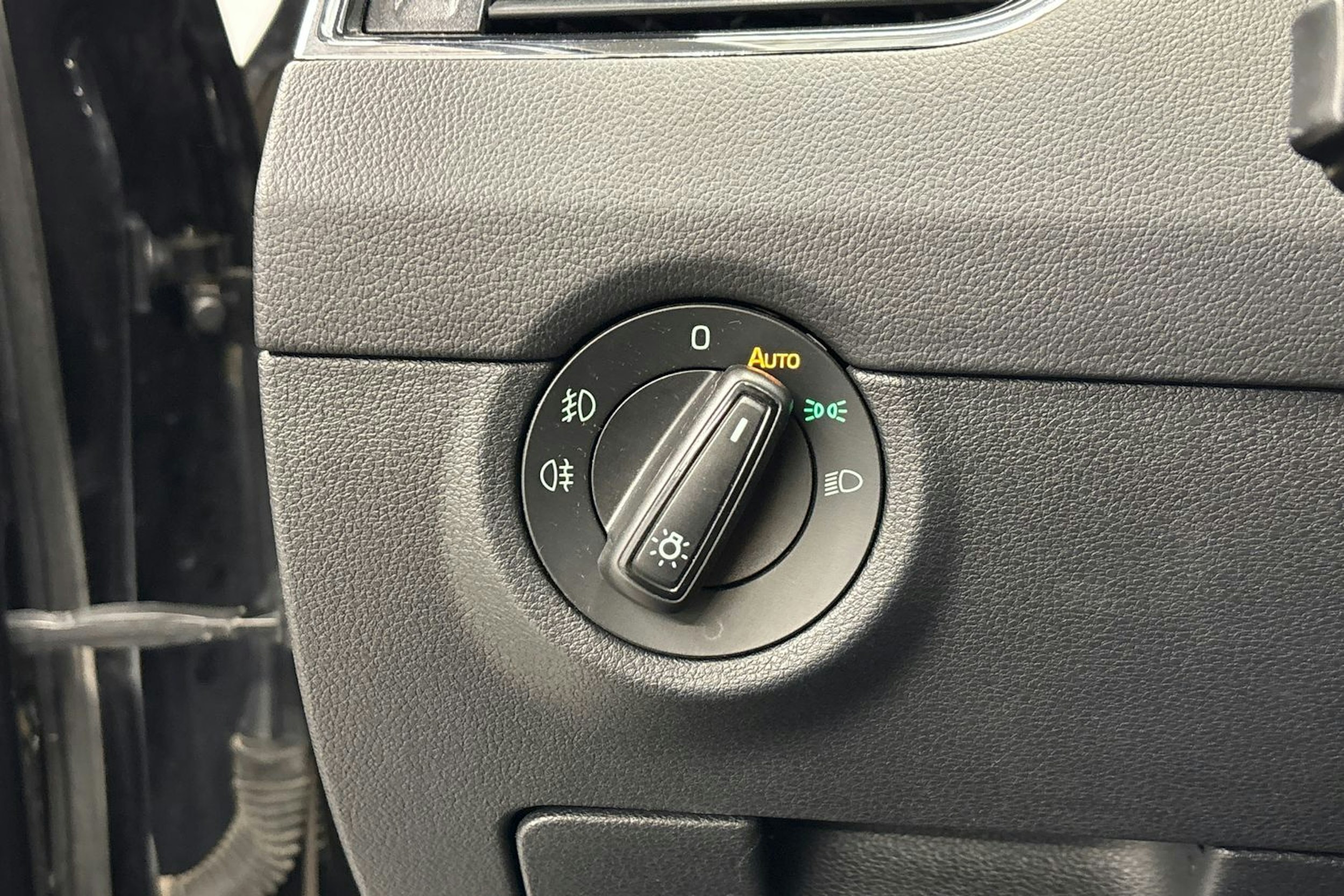 musta Skoda Octavia 2016 kuva 20.