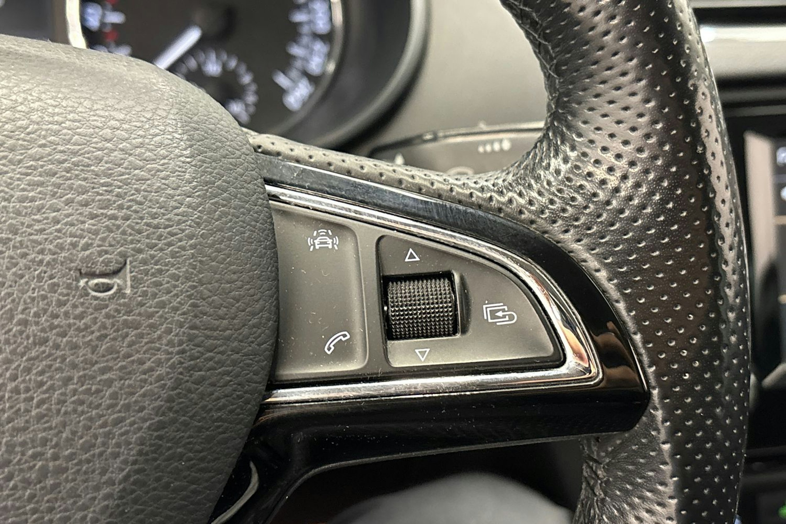 musta Skoda Octavia 2016 kuva 22.