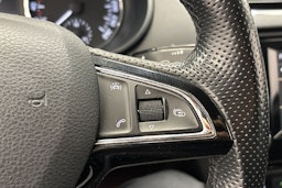 musta Skoda Octavia 2016 kuva 22.