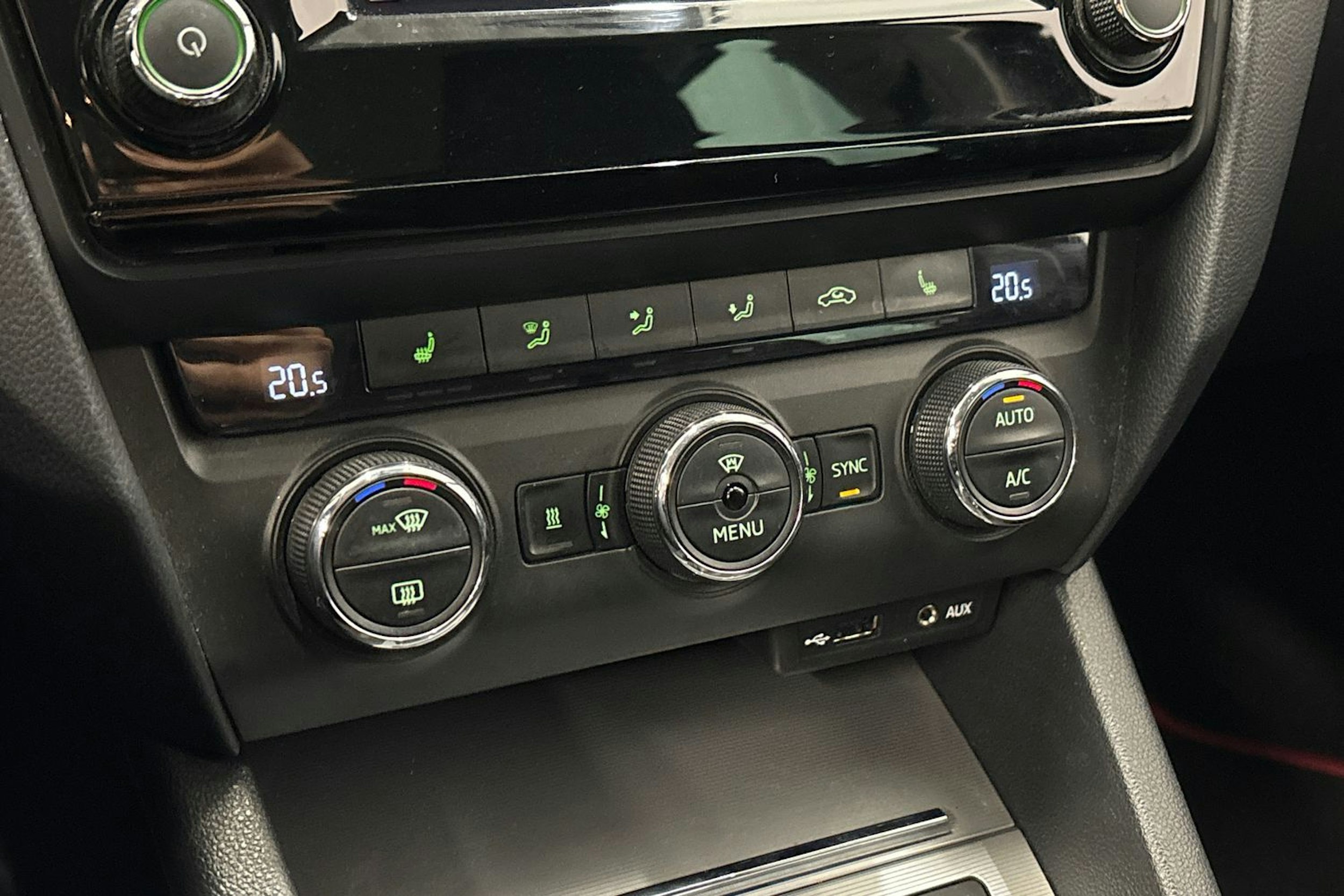 musta Skoda Octavia 2016 kuva 29.