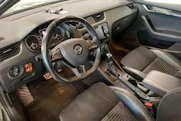 harmaa Skoda Octavia 2017 kuva 3.