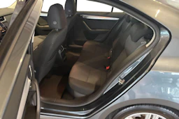 Harmaa Skoda OCTAVIA 2016 kuva 8.
