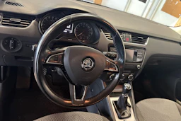 Harmaa Skoda OCTAVIA 2016 kuva 11.